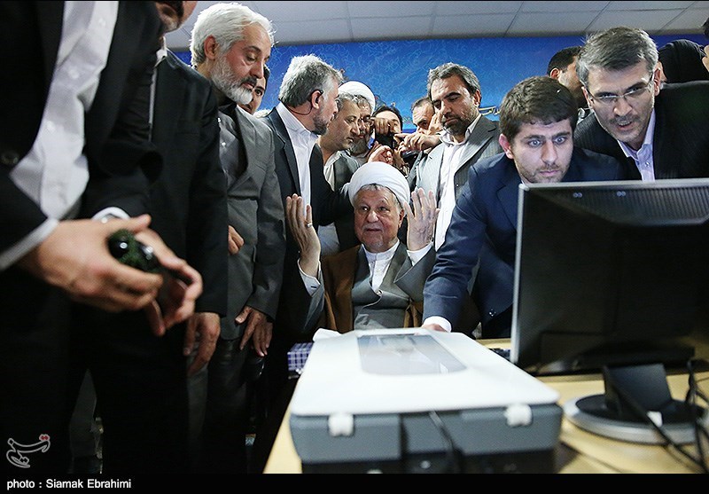 از هر طرف که خواندم جز حیرتم نیفزود... 