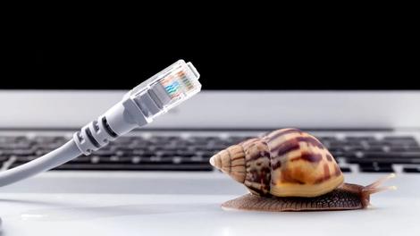 آقای رئیسی! دوربین مخفی است یا واقعاً برای سرعت اینترنت کارگروه تشکیل داده اید؟