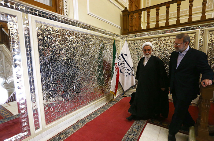 شوک به اصول‌گرایان/ ناطق نوری و علی لاریجانی پشت سر روحانی